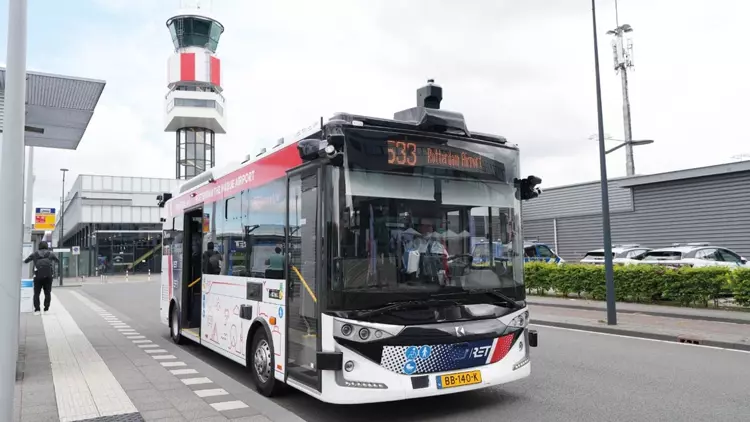 Karsan, Rotterdam Havalimanı’na iki Otonom e-ATAK modelini teslim etti